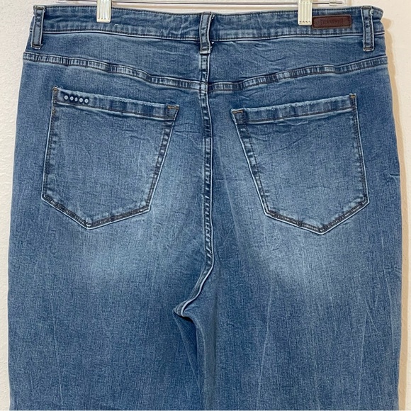 Blank NYC The Madison High Rise Crop Distressed Straight Leg Jeans Size 32 - Picture 5 of 11